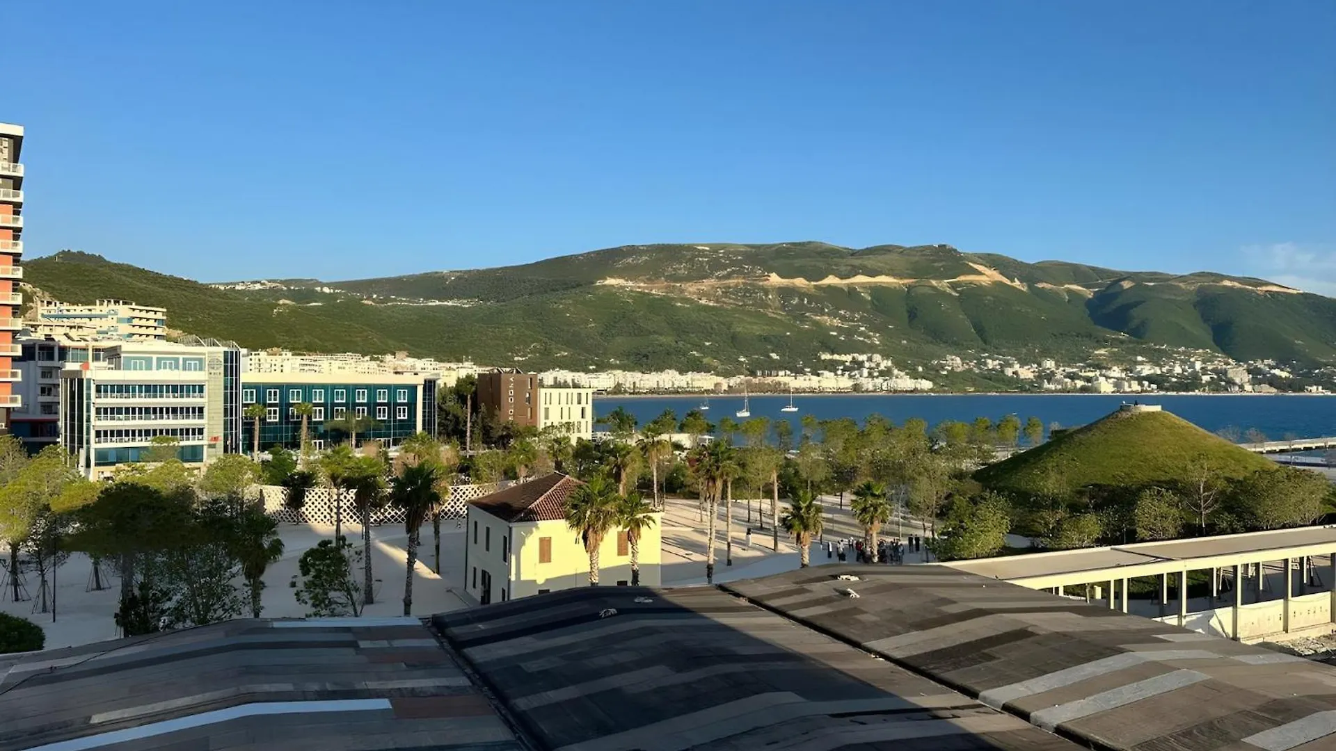 Family-Friendly Apartment With Balcony Vlorë