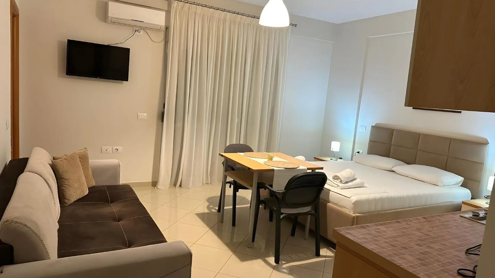 Family-Friendly Apartment With Balcony Vlorë